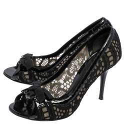 مملوكة مسبقًا حذاء كعب عالي دولتشي آند غابانا قماش وشبك أسود بمقدمة مفتوحة وحواف جلد لامع مقاس 40