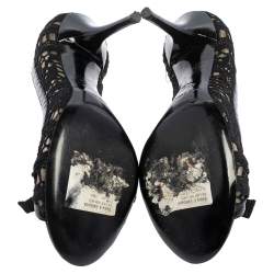 مملوكة مسبقًا حذاء كعب عالي دولتشي آند غابانا قماش وشبك أسود بمقدمة مفتوحة وحواف جلد لامع مقاس 40