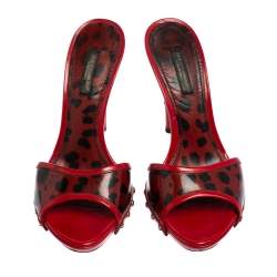 Pre Owned صندل سلايد دولتشي أند غاب انا جلد أحمر لامع طبعة الفهد مقاس 37.5