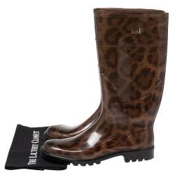 مملوكة مسبقًا حذاء بوت مطر منتصف ساق دولتشي أند غابانا مطاط مطبوع نقشة الفهد بني مقاس 40