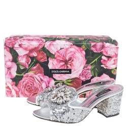 مملوكة مسبقًا صندل سلايد دولتشي أند غابانا حافة جلد وترتر فضي مزخرف كريستال كعب سميك مقاس 37