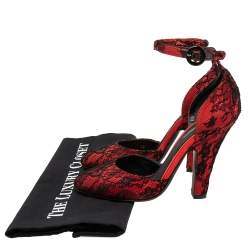 Pre Owned حذاء كعب عالي دولتشي أند غابانا ساتان ودانتيل أحمر/أسود بحزام للكاحل مقاس 38