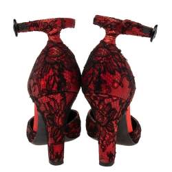 Pre Owned حذاء كعب عالي دولتشي أند غابانا ساتان ودانتيل أحمر/أسود بحزام للكاحل مقاس 38