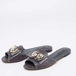 مملوكة مسبقًا Dolce & Gabbana Grey Lizard Embossed Leather Crystal Embellished Bow Flat Slides Size 38