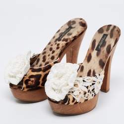 Pre Owned صندل دولتشي أند غابانا شعر عجل بني/أبيض و وردة مزينة نعل سميك مقاس 38