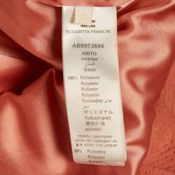 مملوكة مسبقًا إليزابيتا فرانكي توب بكشكش قماش الستر السود بنمط بيبلوم باللون الوردي بحجم متوسط