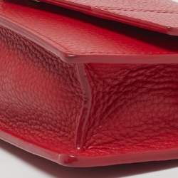 مملوكة مسبقًا حقيبة كروس بودي إيمبريو أرماني جلد صناعي أحمر بشكل ظرف