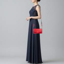 مملوكة مسبقًا حقيبة كروس بودي إيمبريو أرماني جلد صناعي أحمر بشكل ظرف