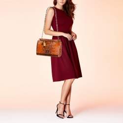 مملوكة مسبقًا حقيبة كتف اسكادا قلاب جلد نقش بايثون برتقالي / أسود