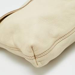 مملوكة مسبقًا حقيبة كتف اسكادا جلدية مسطحة بلون كريمي