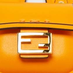 Pre Owned تشارم حقيبة باغيت صغيرة جلد أبيض فاندي كروس بودي