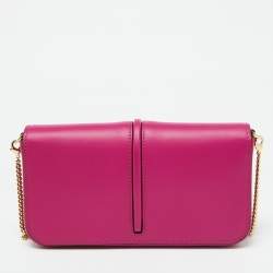 مملوكة مسبقًا محفظة بسلسلة فندي فنديغرافي جلد وردي