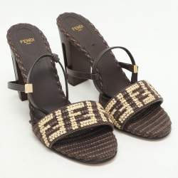 مملوكة مسبقًا صندل فندي دلفينا جلد ورافيا بني / بيج مقاس 38