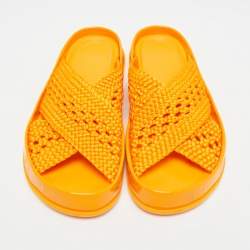 مملوكة مسبقًا صندل فنْدي فلات النيلون والجلد البرتقالي براءة اختراع مقاس 36