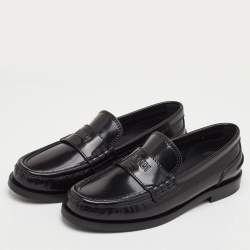 مملوكة مسبقًا Fendi Size 36 Black Brushed Leather Slip On Loafers