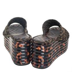 مملوكة مسبقًا Fendi Brown/Black Zucca Canvas Promenade Wedge Platform Slide Sandals Size 36.5