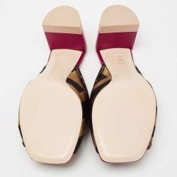 مملوكة مسبقًا حذاء سلايد فندي ساتان مطبوع شعار الماركة ثلاثي اللون بعقدة ملتفة مقدمة مفتوحة مقاس 40