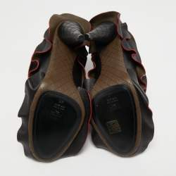 مملوكة مسبقًا Fendi Black/Grey Leather Ruffled Booties Size 40