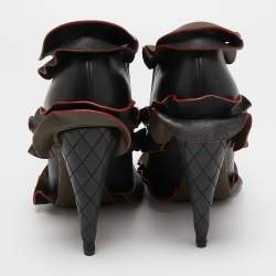 مملوكة مسبقًا Fendi Black/Grey Leather Ruffled Booties Size 40