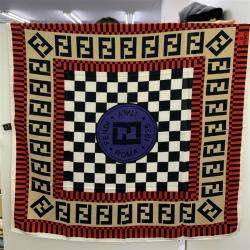 مملوكة مسبقًا Fendi 90 X 90 cm Silk Checked Scarf