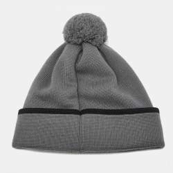 مملوكة مسبقًا قبعة بوم بوم فيندي سوداء بشعار من صوف انتارزيا