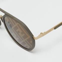 Pre Owned Fendi Grey FE40040U Round Sunglasses