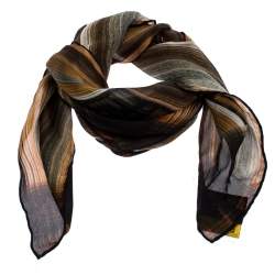 مملوكة مسبقًا وشاح فندي مربع حرير مطبوع زوكا متعدد الألوان