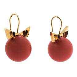 مملوكة مسبقًا أقراط فندي خطاف ذهبي اللون و خرز مرجاني و كريستال وندر