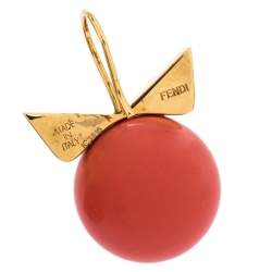 مملوكة مسبقًا أقراط فندي خطاف ذهبي اللون و خرز مرجاني و كريستال وندر