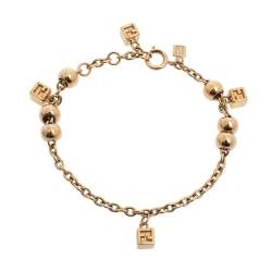 مملوكة مسبقًا سوار فندي ذهبي اللون بدلاية مكعب منقوشة وسلسلة 