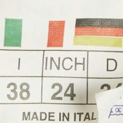 Pre Owned بلوزة فندي قصيرة من الجيرسيه بياقة من الدانتيل بالأبجدية بيضاء مقاس صغير