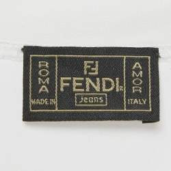 Pre Owned بلوزة فندي قصيرة من الجيرسيه بياقة من الدانتيل بالأبجدية بيضاء مقاس صغير