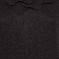 مملوكة مسبقًا فستان فنْدي صُوف أسود محدود الطول مع ثنيات الركبة مقاس وسط (ميديم)