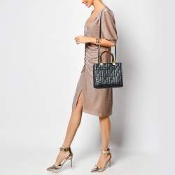 مملوكة مسبقًا Fendi Black FF Embossed Leather Small Sunshine Tote