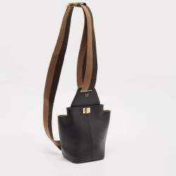 مملوكة مسبقًا حقيبة قيثارة صغيرة جلد أسود من فندي