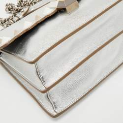 Pre Owned Fendi Silver Leather Small Scalloped Kan I Shoulder Bag