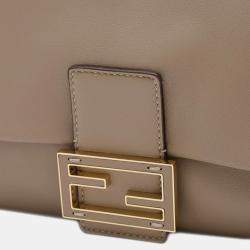 Pre Owned Fendi Mamma Baguette Medium Beige Leather Shoulder Bag