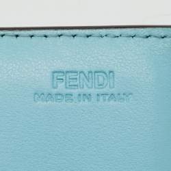 مملوكة مسبقًا محفظة بسلسلة فندي جلد مزينة أزرق فاتح