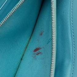 مملوكة مسبقًا محفظة بسلسلة فندي جلد مزينة أزرق فاتح