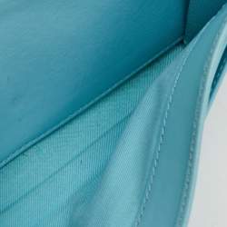 مملوكة مسبقًا محفظة بسلسلة فندي جلد مزينة أزرق فاتح