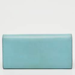 مملوكة مسبقًا محفظة بسلسلة فندي جلد مزينة أزرق فاتح