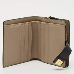 Pre Owned Fendi Black Leather Accordion Flap Bifold Wallet