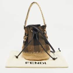 مملوكة مسبقًا حقيبة دلو صغيرة فاندي قماش ثلاثي الألوان ورافيا مون تريزور مع حبل ربط