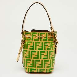 مملوكة مسبقًا حقيبة باكت فندي ميني مون ترسور جلد منقوشة زوكا كريمي/أخضر