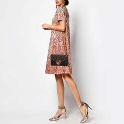 مملوكة مسبقًا محفظة بسلسلة فندي F هو فندي جلد بني/أسود وسط