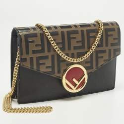 مملوكة مسبقًا محفظة بسلسلة فندي F هو فندي جلد بني/أسود وسط