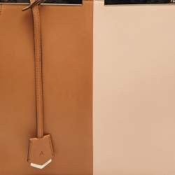 مملوكة مسبقًا حقيبة فندي 3جور جلد بني/زهري فاتح كبير