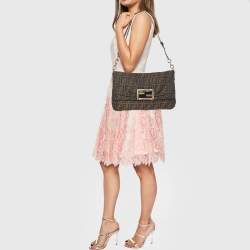 مملوكة مسبقًا حقيبة كتف فنـدي مـيا قـماش توبـاكـو زوكـا وجلد لامع