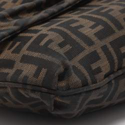 مملوكة مسبقًا حقيبة كتف فنـدي مـيا قـماش توبـاكـو زوكـا وجلد لامع