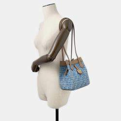 مملوكة مسبقًا حقيبة فندي أوريغامي كتف جينز أزرق